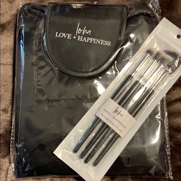 ❤️NWT LOHA lay n play & 4pcs brush❤️set - Picture 1 of 10